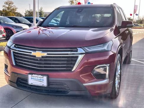 Used 2023 Chevrolet Traverse High Country image 2