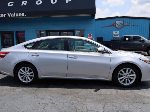 Used 2013 Toyota Avalon XLE FWD image 5