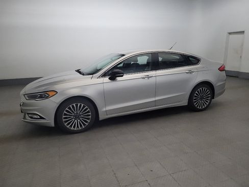 Used 2017 Ford Fusion SE w/ Fusion SE Technology Package image 2