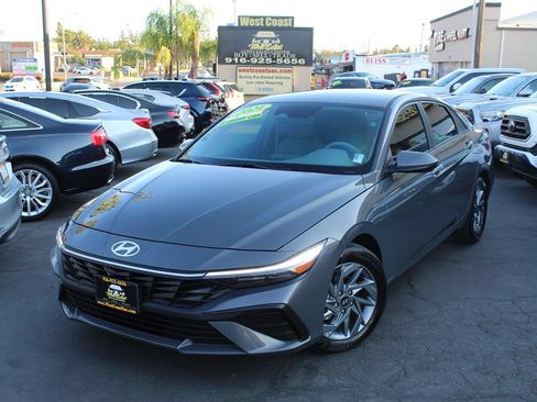 Used 2024 Hyundai Elantra SEL FWD image 34