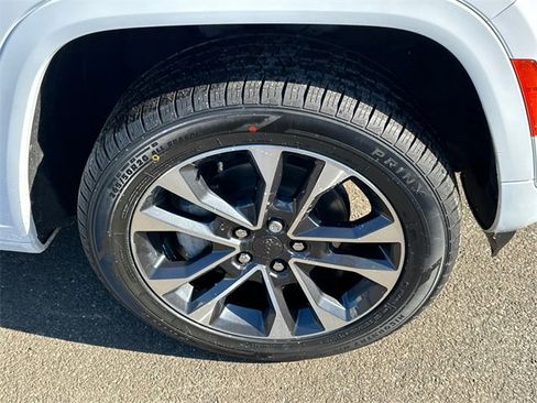 Used 2022 Jeep Grand Cherokee Overland w/ Luxury Tech Group IV image 7