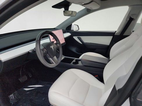 Used 2021 Tesla Model Y Long Range AWD/4WD image 16