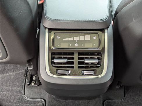 Used 2025 Volvo XC90 B6 Plus AWD/4WD image 16