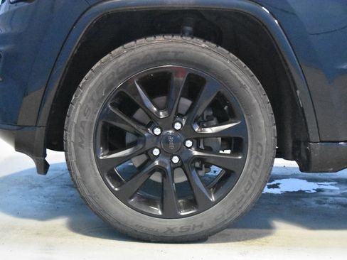 Used 2019 Jeep Grand Cherokee Altitude AWD/4WD image 21