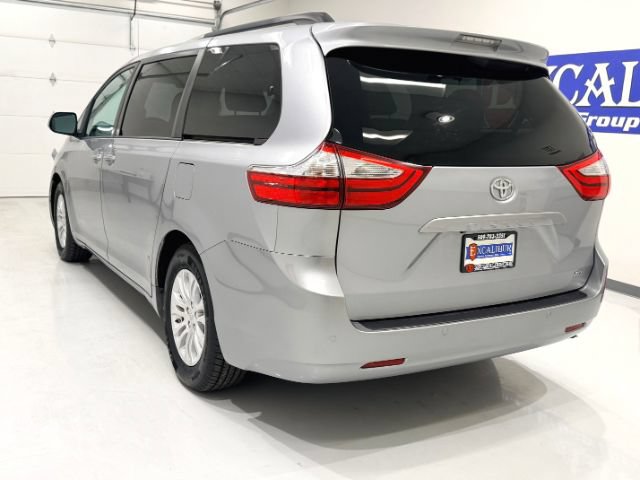 Used 2017 Toyota Sienna XLE w/ XLE Navigation Package FWD image 5