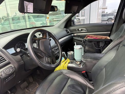 Used 2018 Ford Explorer XLT w/ Equipment Group 202A image 18