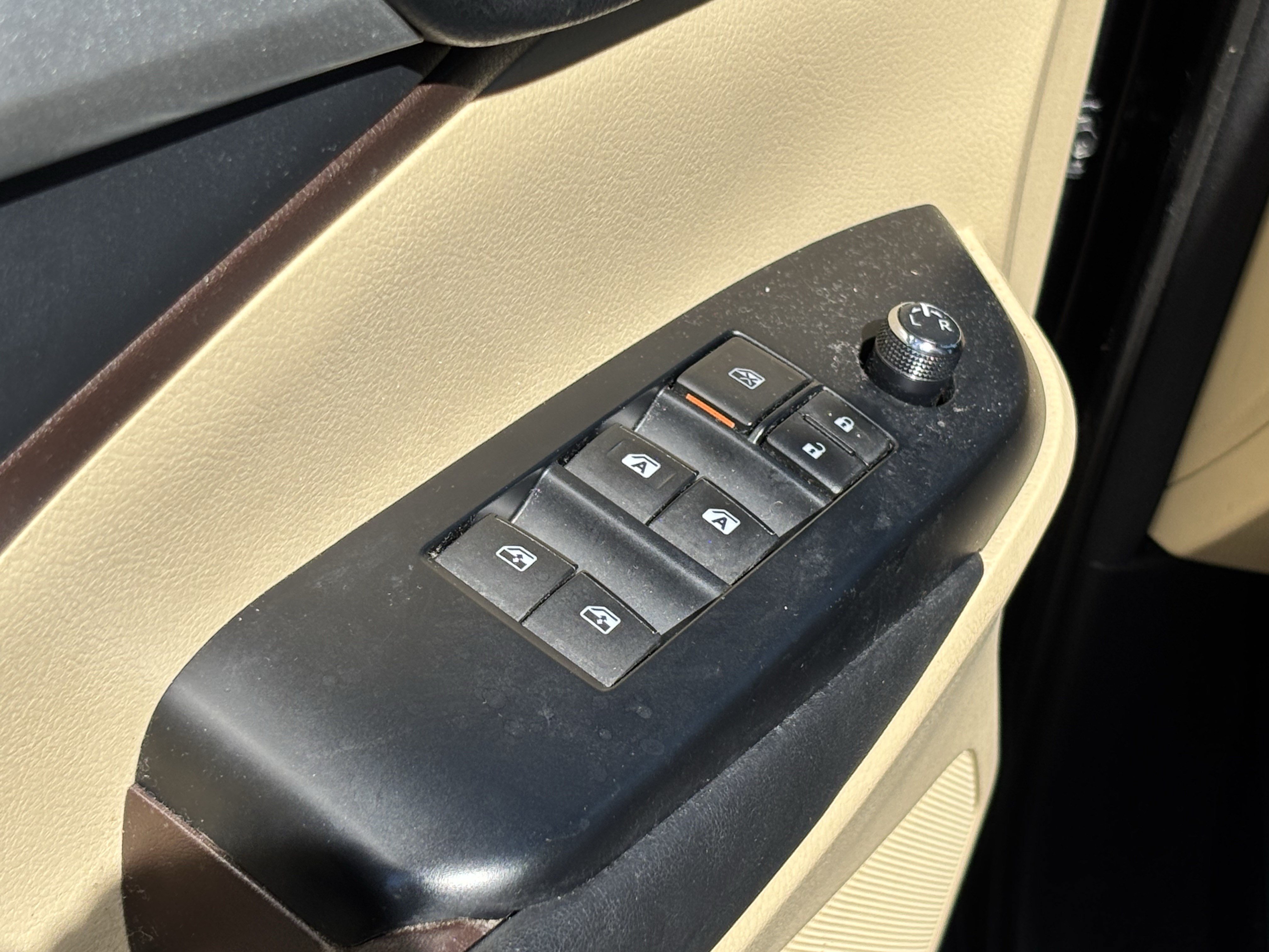 Used 2015 Toyota Highlander XLE FWD image 15