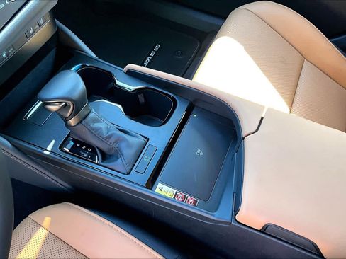 Used 2025 Lexus ES 350 w/ Premium Package image 17