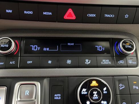 Used 2024 Hyundai Palisade Limited AWD/4WD image 18