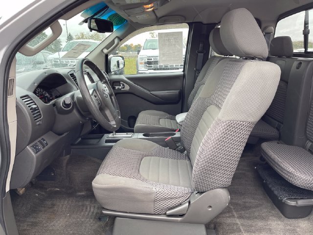 Used 2012 Nissan Frontier SV w/ SV Premium Utility Pkg AWD/4WD image 9