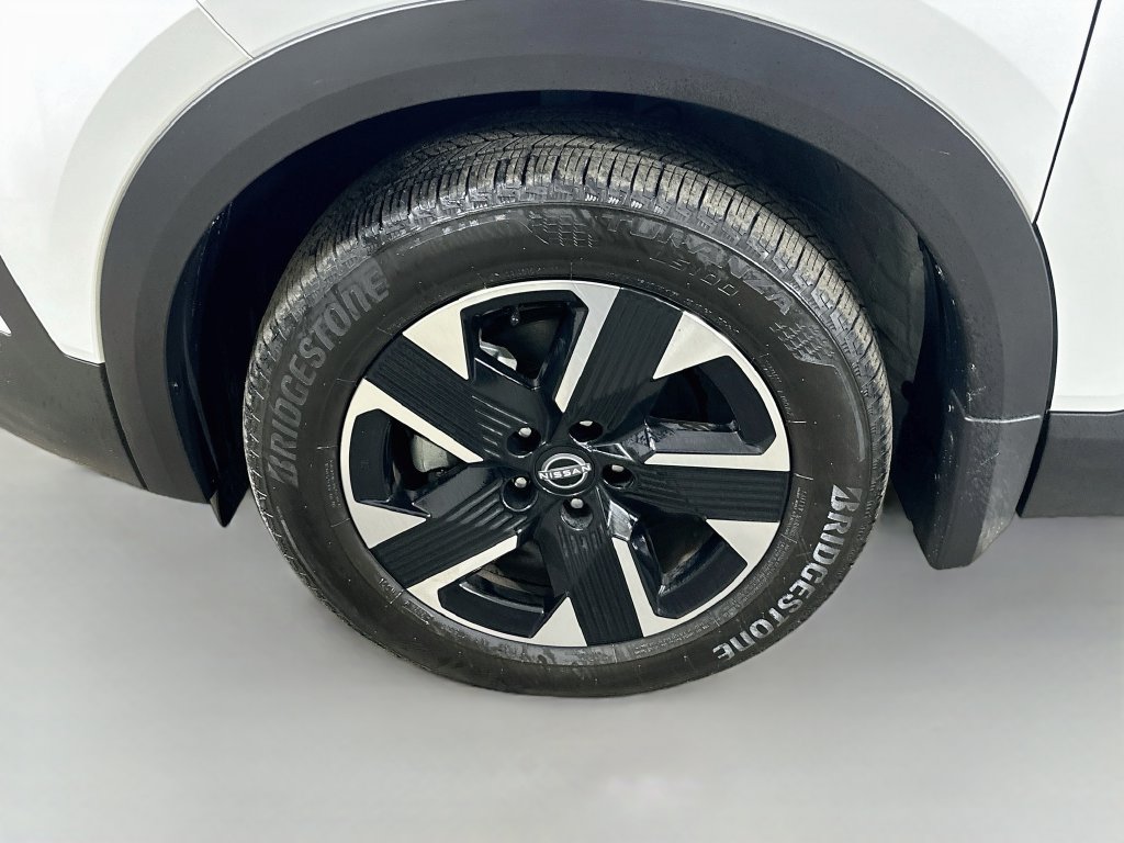 Used 2025 Nissan Kicks SR AWD/4WD image 8