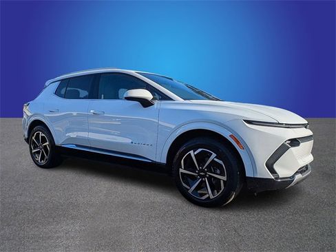 Used 2025 Chevrolet Equinox EV LT w/ Convenience Package image 6