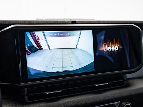 Used 2025 Jeep Wrangler Sport image 32