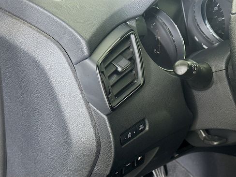 Used 2019 Nissan Rogue SV w/ Premium Package image 16