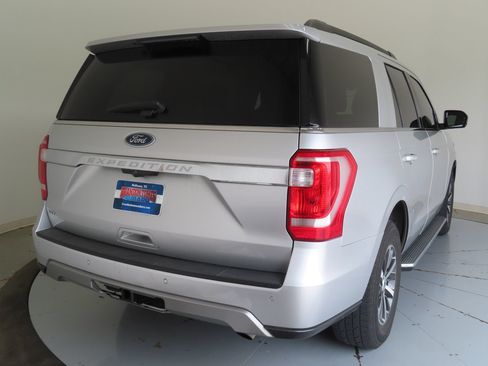 Used 2018 Ford Expedition XLT w/ Equipment Group 202A RWD image 3