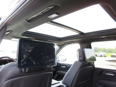 New 2026 GMC Yukon XL AT4 Ultimate AWD/4WD image 12