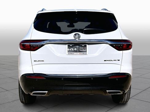 Used 2018 Buick Enclave Essence image 4