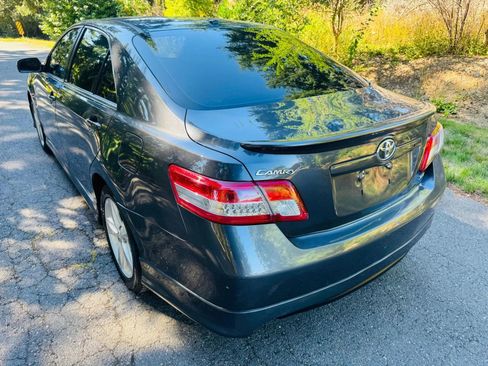 Used 2011 Toyota Camry SE image 3