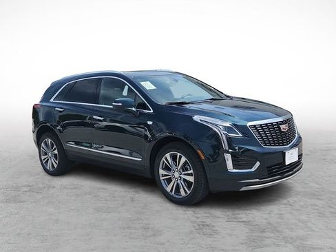 Certified 2025 Cadillac XT5 Premium Luxury w/ Technology Package AWD/4WD image 3