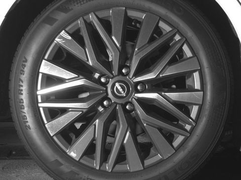 Used 2025 Nissan Altima 2.5 SV image 15