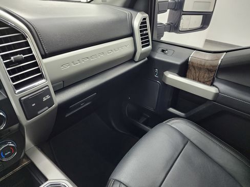 Used 2017 Ford F250 Lariat w/ Lariat Ultimate Package image 12