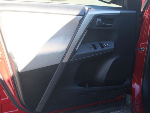 Used 2015 Toyota RAV4 LE image 12