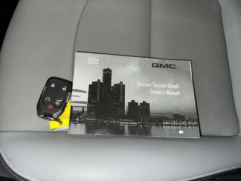 Certified 2022 GMC Terrain SLT w/ Infotainment Package II image 20