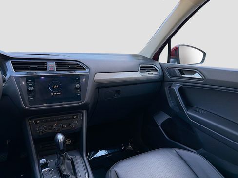Used 2021 Volkswagen Tiguan SE image 21