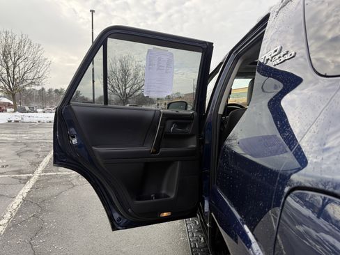 Used 2018 Toyota 4Runner TRD Off-Road Premium image 28