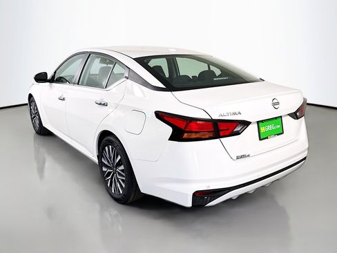Used 2025 Nissan Altima 2.5 SV image 7