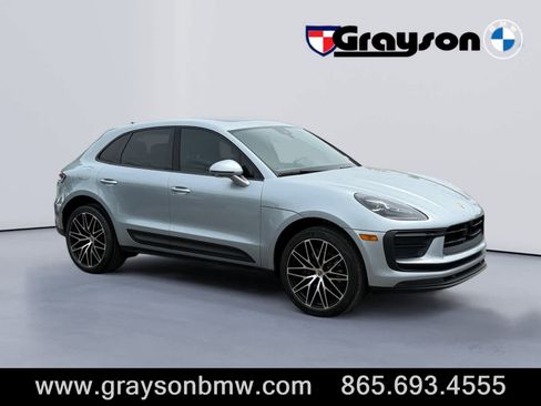 Used 2024 Porsche Macan AWD/4WD image 1