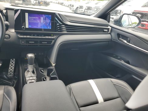 Used 2025 Toyota Camry SE FWD image 16