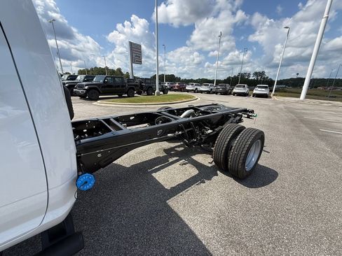 New 2027 RAM 5500 Tradesman w/ Chrome Appearance Group AWD/4WD image 19