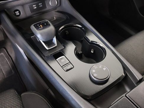 Used 2024 Nissan Rogue SV image 7