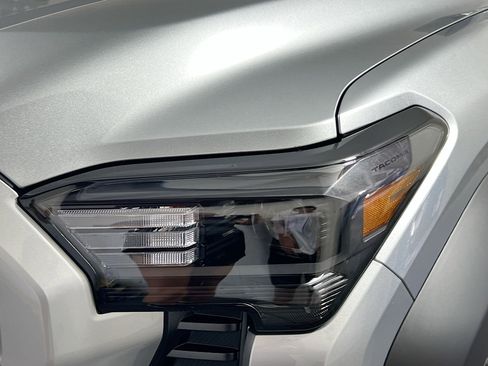 Used 2025 Toyota Tacoma TRD Off-Road image 11