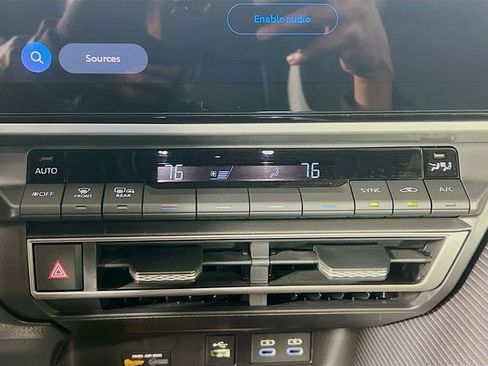 Used 2025 Toyota Camry SE image 22