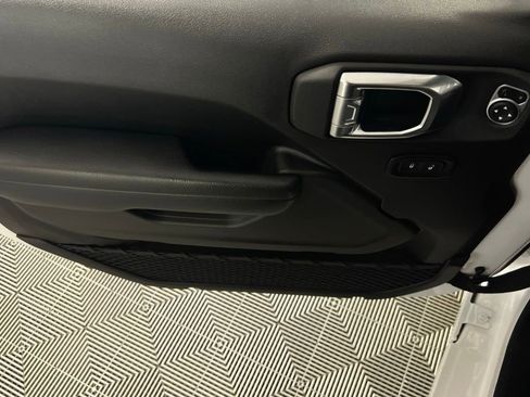 Used 2025 Jeep Gladiator Sport image 24