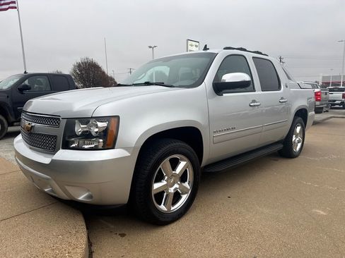 Used 2013 Chevrolet Avalanche LTZ image 1
