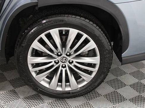 Used 2023 Toyota Highlander Platinum FWD image 19