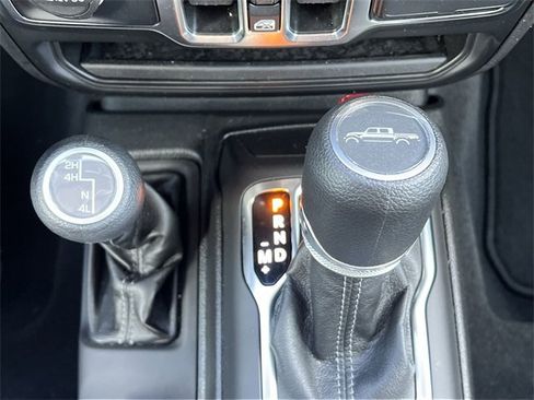 Used 2025 Jeep Gladiator Sport image 15