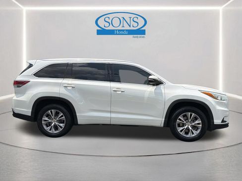 Used 2015 Toyota Highlander XLE FWD image 30