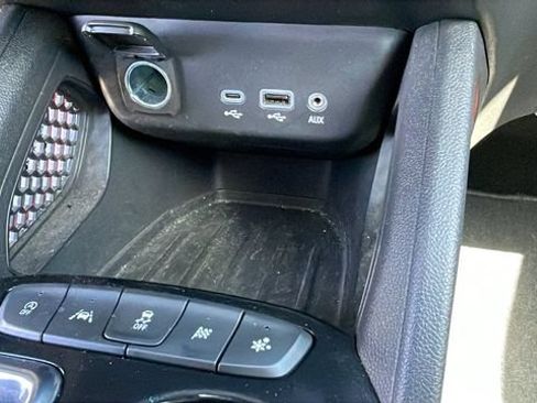 Used 2022 Chevrolet TrailBlazer RS w/ Sun and Liftgate Package FWD image 17