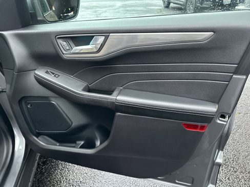 Used 2021 Ford Escape Titanium image 22