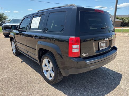 Used 2015 Jeep Patriot Latitude FWD image 3