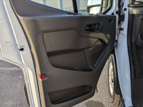 Used 2022 Ford E-Transit 148 High Roof Extended image 13