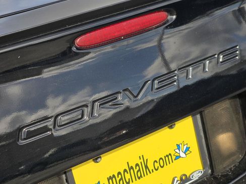 Used 2004 Chevrolet Corvette Coupe w/ Preferred Equipment Group RWD image 12