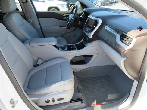 Used 2023 GMC Acadia SLT w/ Technology Package image 10