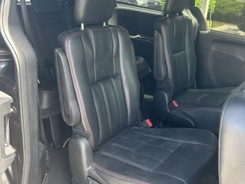 Used 2018 Dodge Grand Caravan GT image 4