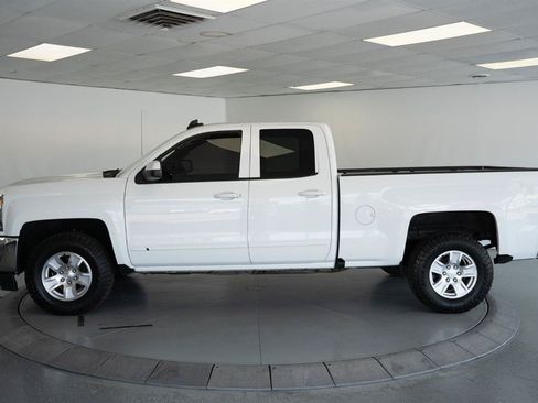Used 2018 Chevrolet Silverado 1500 LT w/ Trailering Package AWD/4WD image 4