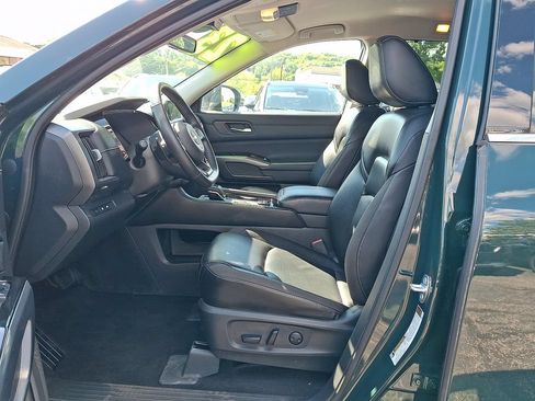 Used 2023 Nissan Pathfinder SL AWD/4WD image 3